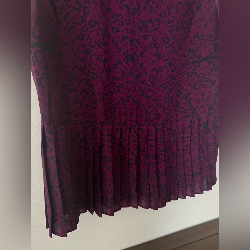 Banana Republic Sleeveless Pleated Blouse / Top - NWT, 6, Navy & Violet / Purple - Picture 3 of 8